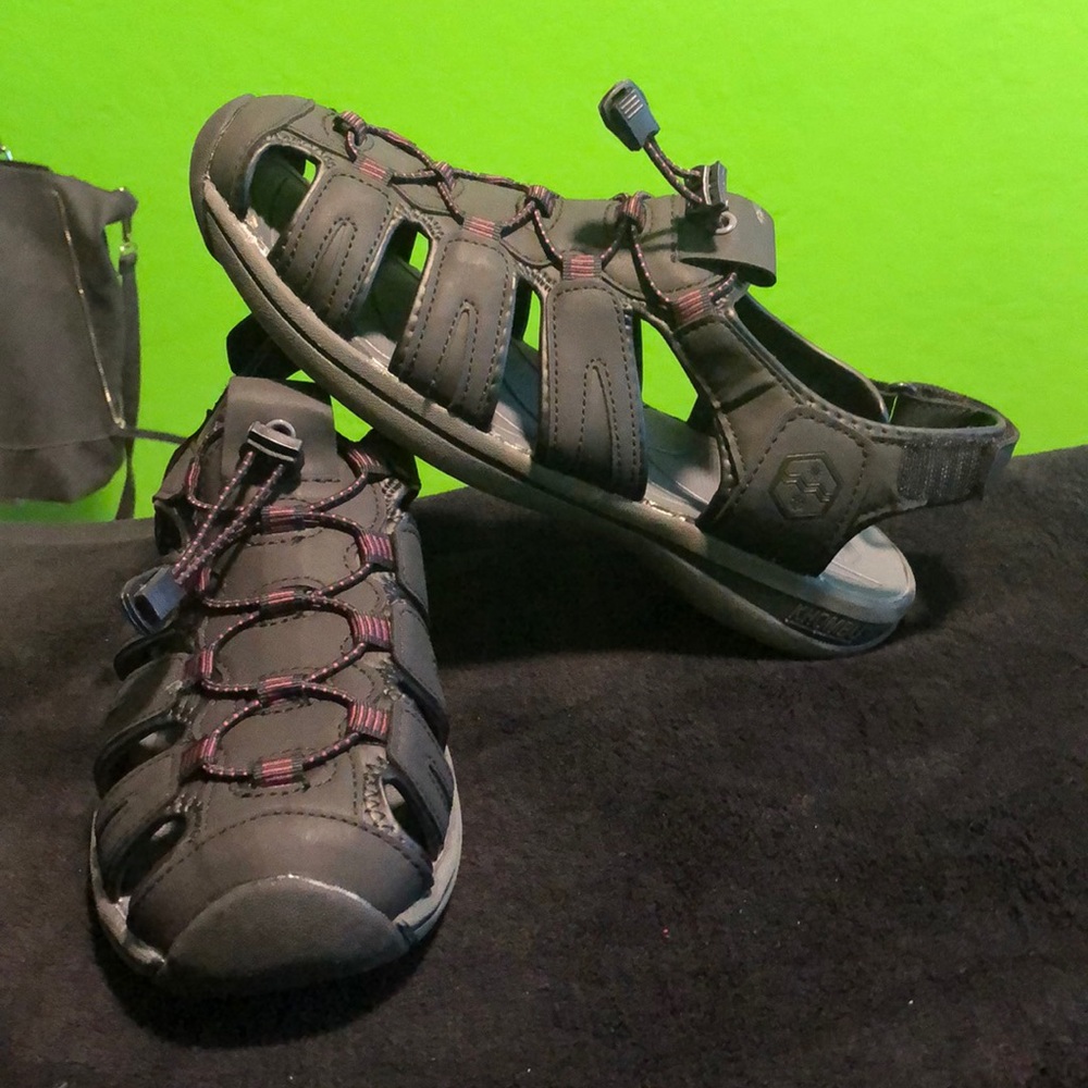 KHOMBU sandals